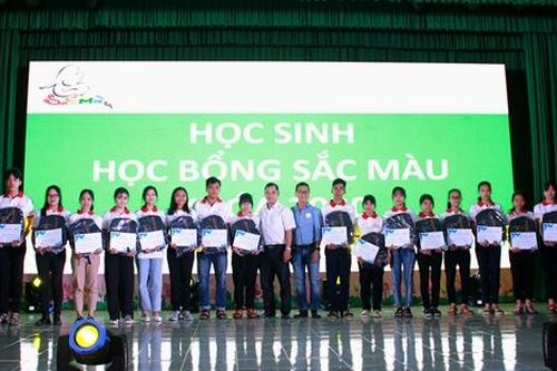 Trao 79 suất học bổng cho học sinh, sinh viên nghèo tỉnh Đồng Tháp