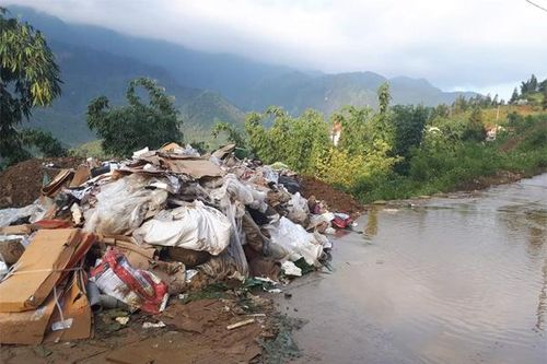 Thu gom, xử lý chất thải rắn còn nhiều khó khăn