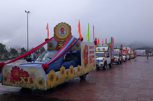 Thi trang trí, diễu hành xe tuyên truyền chào mừng Đại hội Đảng bộ tỉnh Lâm Đồng