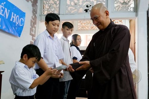 TP.HCM : Trao tặng 121 suất Học bổng Vạn Hạnh