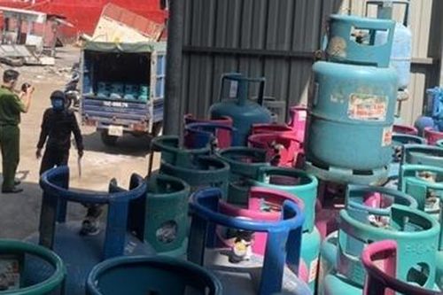 Phát hiện cơ sở sang chiết gas trái phép quy mô lớn
