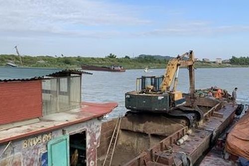 'Tập đoàn' chiếm đoạt than bị bắt quả tang