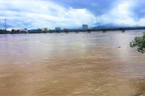 Lũ lên nhanh, Quảng Ngãi cảnh báo sạt lở