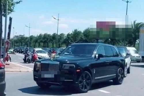 Nhà trai dẫn đoàn siêu xe trăm tỷ đến sân bay Nội Bài đón dâu