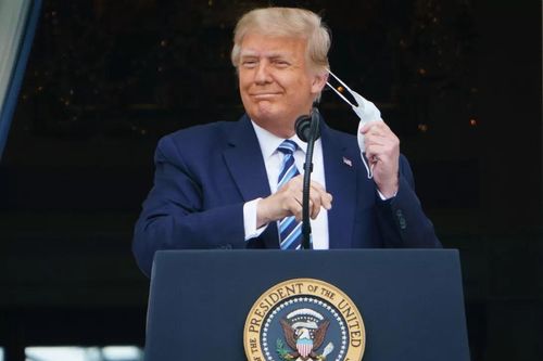 Ông Trump tuyên bố miễn nhiễm với Covid-19