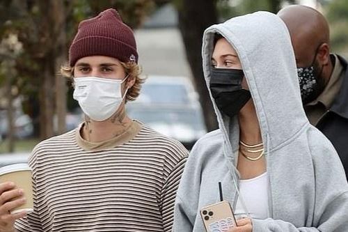 Vợ chồng Justin Bieber đi du lịch sau khi kỷ niệm một năm cưới
