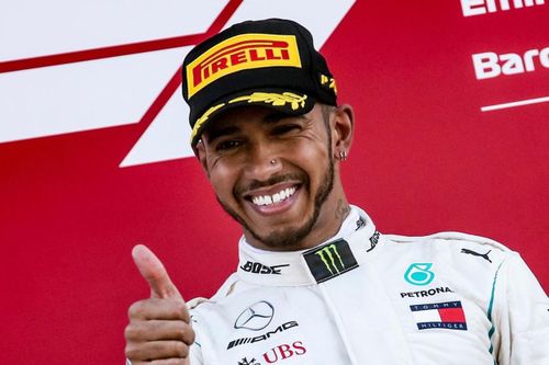 Hamilton san bằng kỷ lục 91 lần thắng chặng của Schumacher