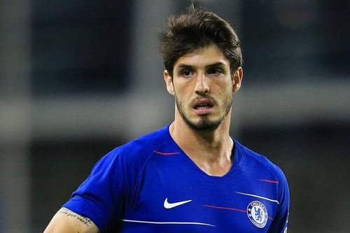 Tiền vệ Brazil chỉ trích Chelsea vì liên tiếp bị cho mượn trong 8 năm