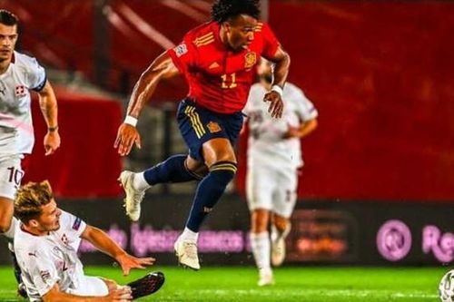 Adama Traore gây sốt với pha đi bóng và bứt tốc như 'quái vật'