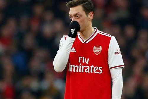 Mesut Oezil: Ngồi chơi 7 tháng, nhận 8 triệu bảng phí trung thành