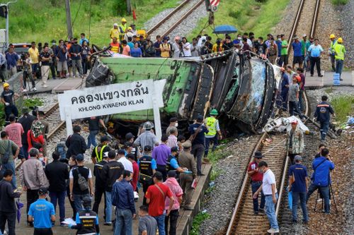 Thái Lan: Xe buýt lao vào tàu hỏa, ít nhất 20 người thiệt mạng