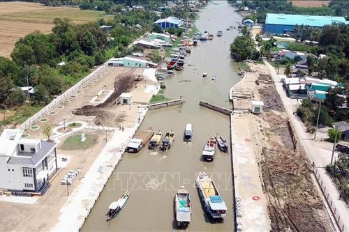 Bàn giao âu thuyền kiểm soát mặn ở Bạc Liêu