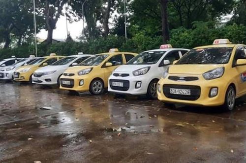 Nhóm tài xế taxi Sài Gòn đuổi đánh tài xế hãng taxi Mai Linh