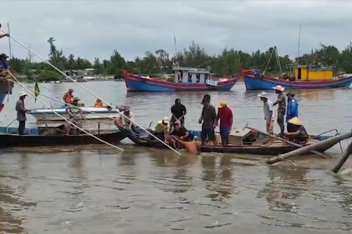 Nỗ lực tìm kiếm 3 ngư dân mất tích tại Quảng Nam