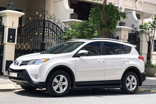 Toyota RAV4 nhập Mỹ 'dùng chán', bán đắt hơn Honda CR-V 2020