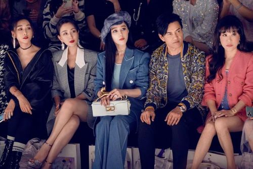 Thời trang sân bay của Phạm Băng Băng gây khó hiểu với phong cách lạ