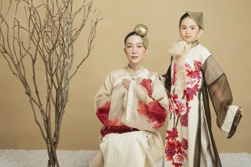 Linh Nga hóa 'nàng thơ' xinh đẹp khi chụp ảnh áo dài cùng mẫu nhí