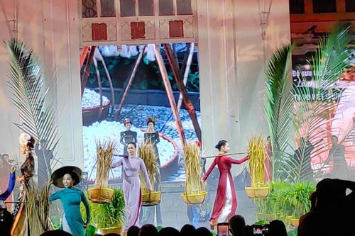 Chiêm ngưỡng những màn trình diễn áo dài đặc sắc ở Bảo tàng Lịch sử Việt Nam