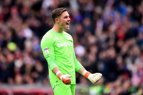 Liverpool tuyển gấp thủ môn thay 'gã hề' Adrian