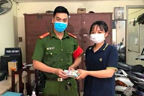 Nữ sinh trả lại 200 triệu đồng: Từ nhỏ đã được dạy không tham của rơi