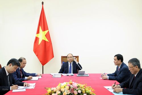 Thủ tướng Nguyễn Xuân Phúc điện đàm với Thủ tướng Nhật Bản Suga