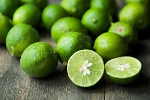 Các mẹo hay làm sạch hộp nhựa đựng thức ăn