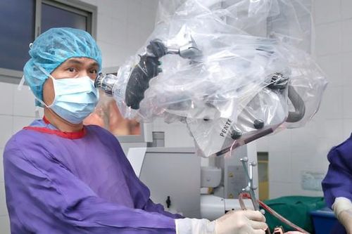 Chuyên gia hàng đầu khám miễn phí tầm soát bệnh dị dạng mạch máu não tại Bệnh viện Việt Đức
