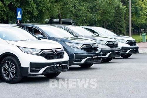 Doanh số xe máy và ô tô Honda 6 tháng giảm lần lượt 25% và 27%