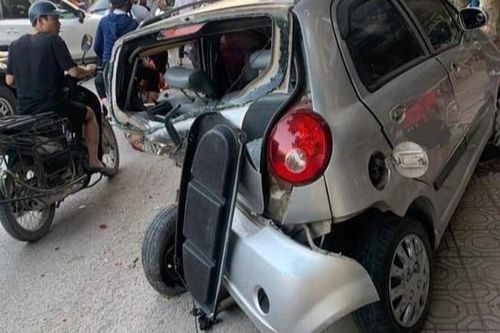 Tạm giữ hình sự tài xế 18 tuổi lái xe Mazda say rượu, đâm tử vong người đi bộ, điên cuồng tông nhiều phương tiện