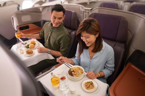 Người Singapore bỏ hàng chục triệu mua vé lên máy bay chỉ để ăn tối