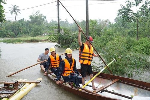 Miền Trung- Tây Nguyên: Gần 660 ngàn khách hàng đã được cấp điện trở lại