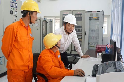 EVNSPC kiểm tra hoạt động cấp điện và tặng quà đồng bào dân tộc thiểu số tỉnh Ninh Thuận