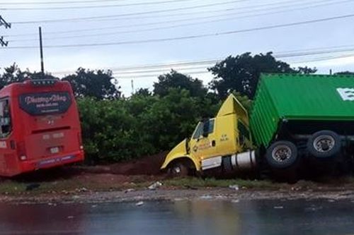 Hậu quả đau lòng từ cú nhấn ga vượt ẩu trong đêm mưa