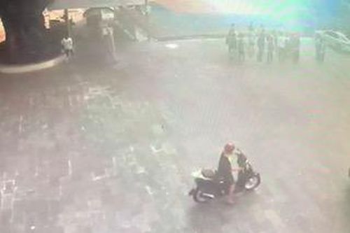 Truy bắt tên cướp đi xe SH ở trung tâm Sài Gòn