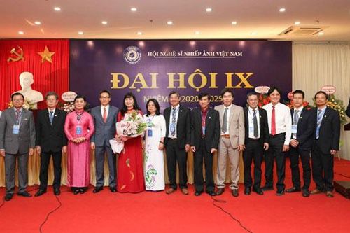 Nghệ sĩ nhiếp ảnh Trần Thị Thu Đông đắc cử Chủ tịch Hội Nghệ sĩ nhiếp ảnh Việt Nam