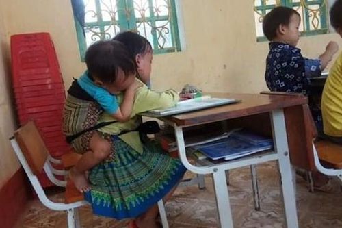 Chính quyền địa phương nói gì về trường hợp 'bé gái 7 tuổi một mình nuôi em 20 tháng tuổi'?