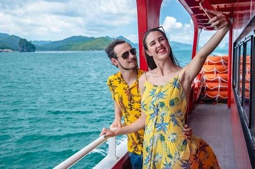 Quảng Ninh: Du lịch tăng trưởng nhờ gói kích cầu hiệu quả.