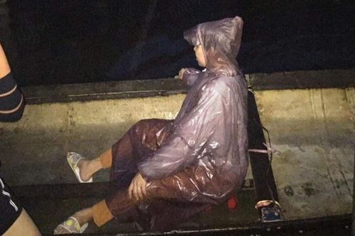 Tài xế vượt mưa lũ để đưa sản phụ đến bệnh viện