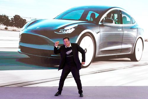 Không bán được nhiều xe, Tesla kiếm hàng trăm triệu USD từ đâu?