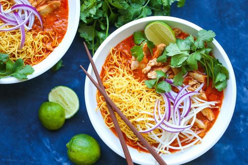 Làm mì thịt heo thơm cay kiểu Thái