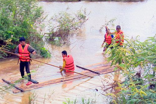 2 người bị lũ cuốn trôi ở Bình Phước