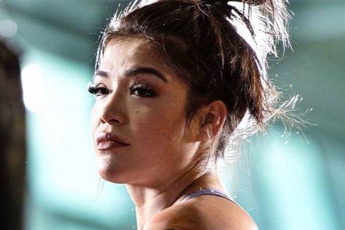 Nữ võ sĩ UFC chiến đấu vì ước mơ của anh trai