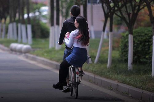 Sinh viên Trung Quốc mong trường dạy về chuyện hẹn hò, tình dục