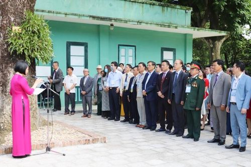 Kỷ niệm 75 năm Ngày Chủ tịch Hồ Chí Minh gửi thư cho giới Công thương