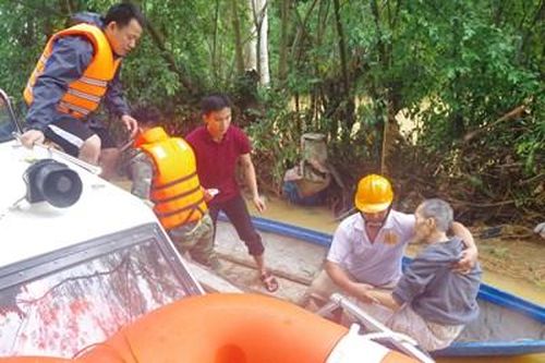 Tỏa sáng hình ảnh Bộ đội Cụ Hồ trong bão, lũ