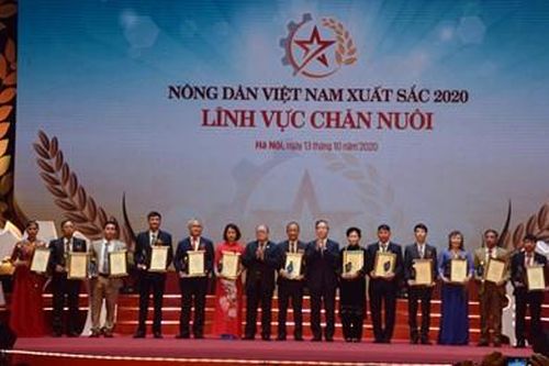 Lễ tôn vinh và trao danh hiệu Nông dân Việt Nam xuất sắc năm 2020