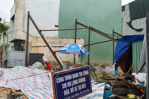 Đà Nẵng di dời học sinh khỏi trường học có nhà bên cạnh bị nghiêng
