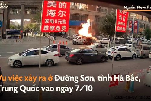 Xe tải chở gas phát nổ như bom, lửa đỏ rực 1 góc phố