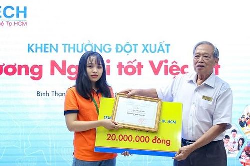 Khen thưởng nữ sinh viên nhặt 200 triệu đồng trả người đánh rơi