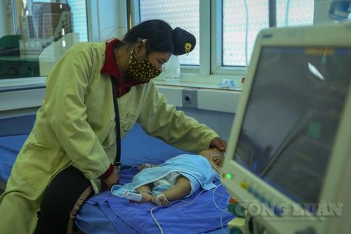 Thêm nhiều cháu nhỏ nhập viện sau vụ bé gái tử vong sau khi tiêm vắc xin ở Sơn La